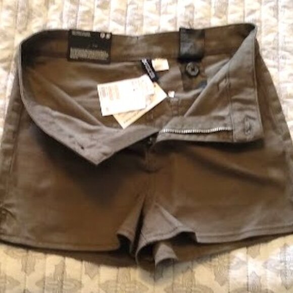 H&M High Waist Shorts - Picture 10 of 10